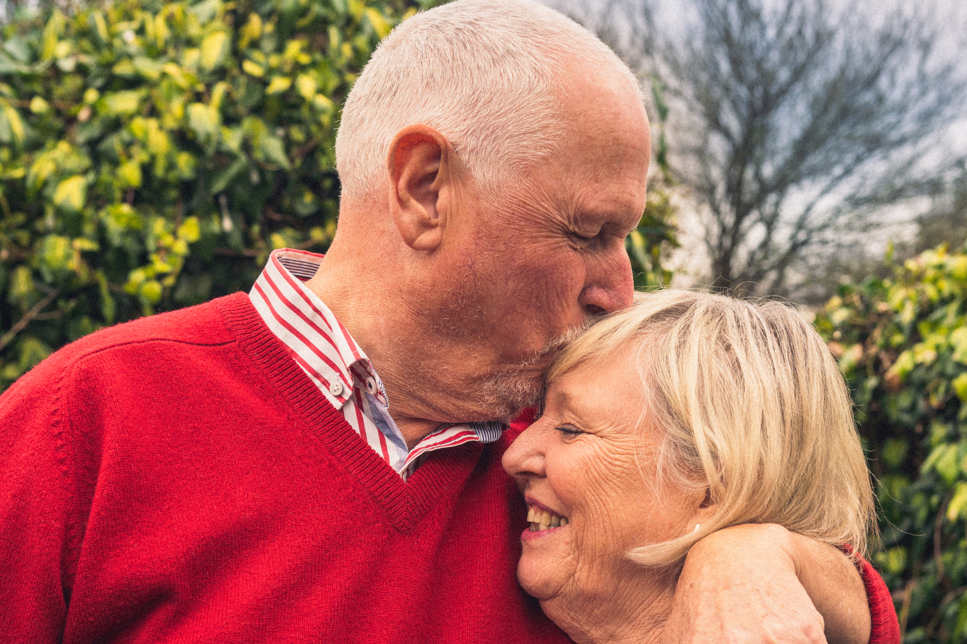 Couple in garden 3x2.jpg.jpg